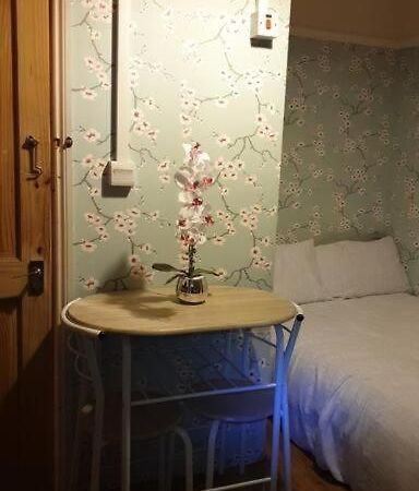 Ensuite Double Room Elizabeth Line Abbeywood Abbey Wood Exterior photo