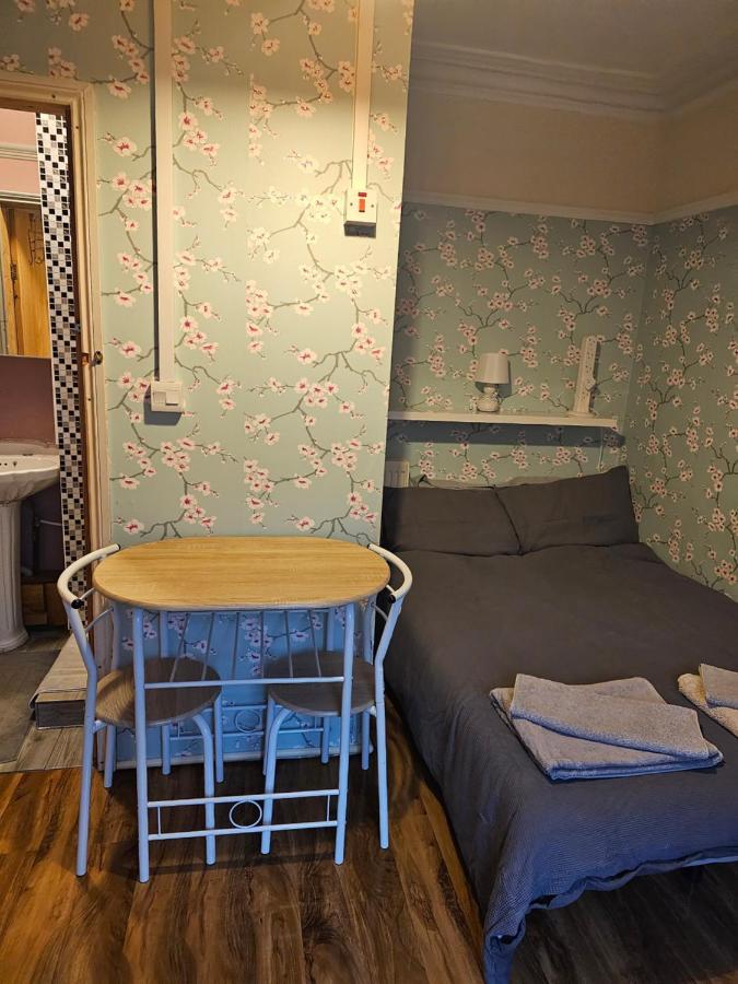 Ensuite Double Room Elizabeth Line Abbeywood Abbey Wood Exterior photo